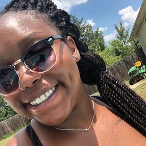 Meet your Posher, Chanel